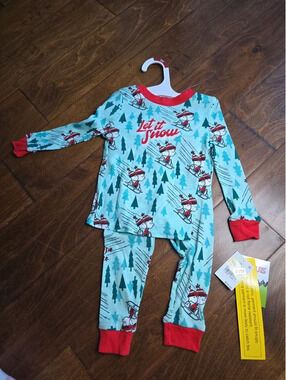 18m brand new snoopy, and charlie brown, christmas pajamas item, 156G6
